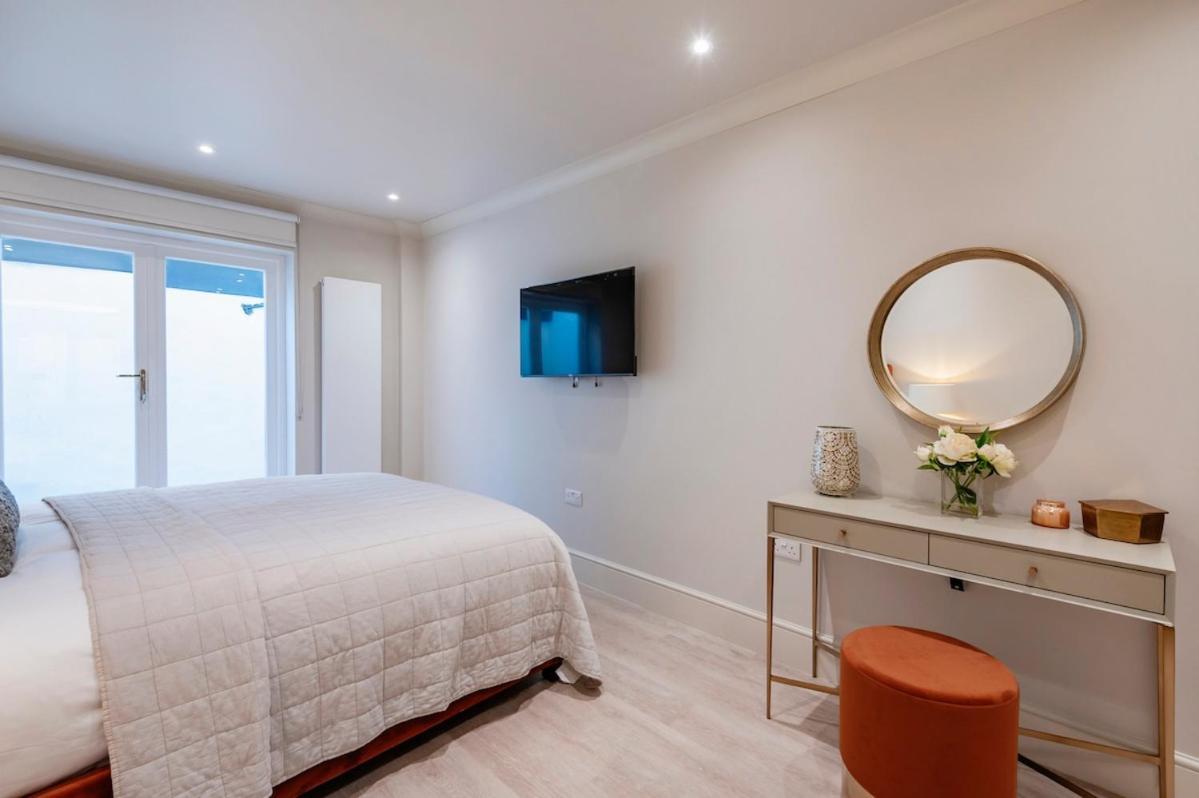 Hyde Park Suites-1 Apartment