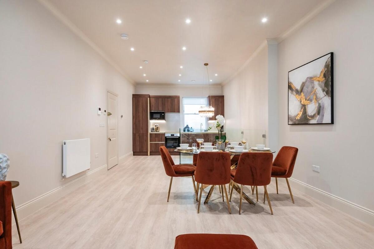Hyde Park Suites-1 *